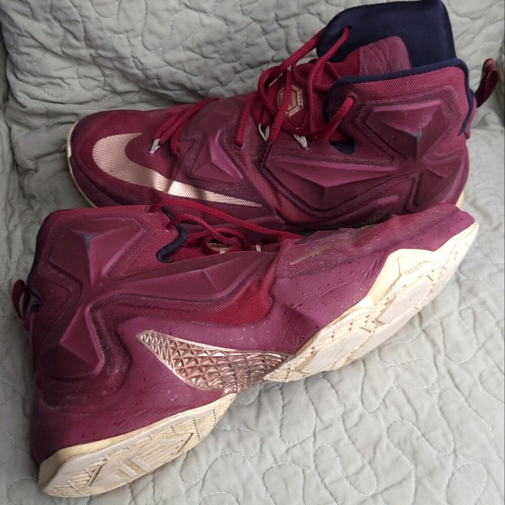 Nike Mens SZ 12 Greatness Burgundy Bronze Sneakers Lebron 13 XIII Shoes